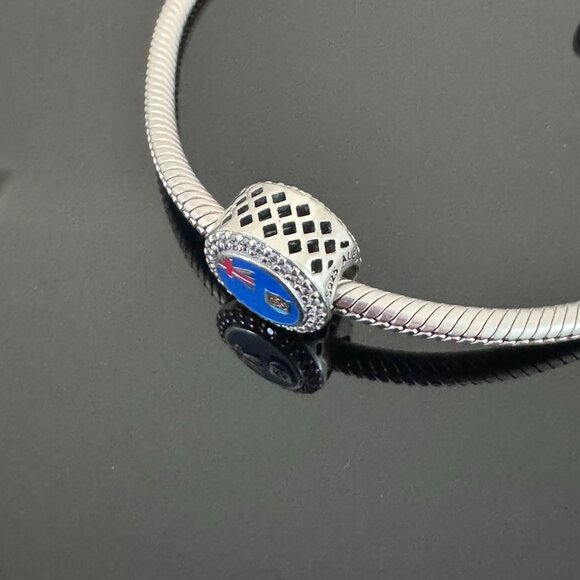 Pandora ANGUILLA Exclusive Charm - Picture 9 of 9